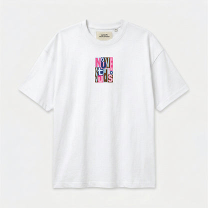 Wit T-shirt van Nouve Studios met kleurrijke typografische print op de borst in flat lay productfoto